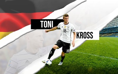 熊猫电竞焦点-乌克兰队球迷点燃烟火助威