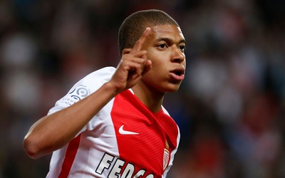 熊猫电竞焦点-于帕梅卡诺这表现配得上队长袖标吗